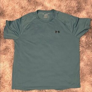 Men’s Under Armour shirt size large